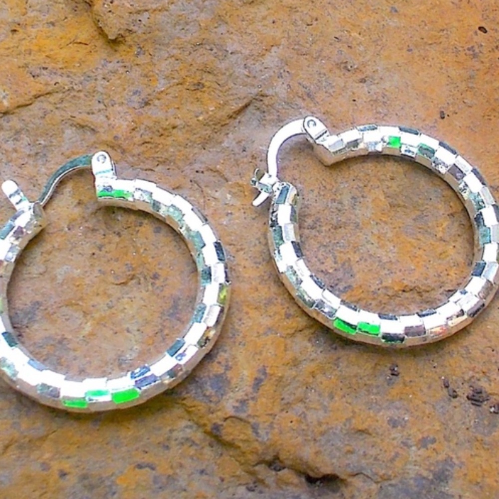 1.25'' Diamond Cut Silver Hoop Earrings, NWT